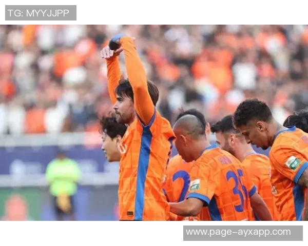 瓦科推射遗憾击中立柱泽卡精彩直塞未能转化为进球 瓦科推射遗憾击中立柱泽卡精彩直塞未能转化为进球