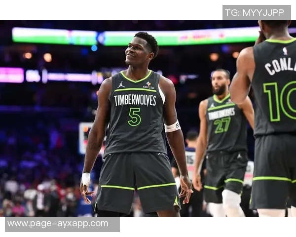 爱德华兹回忆麦丹转身暴扣瞬间感叹那个球实在太帅了