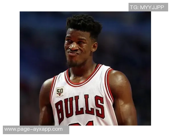 巴特勒强势突破篮下完成折叠打进并造成对手犯规精彩瞬间